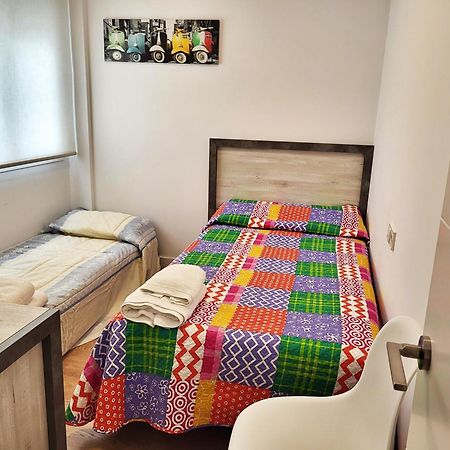 Poeta 2 Bedroom Apartment Фуeнхирола Екстериор снимка
