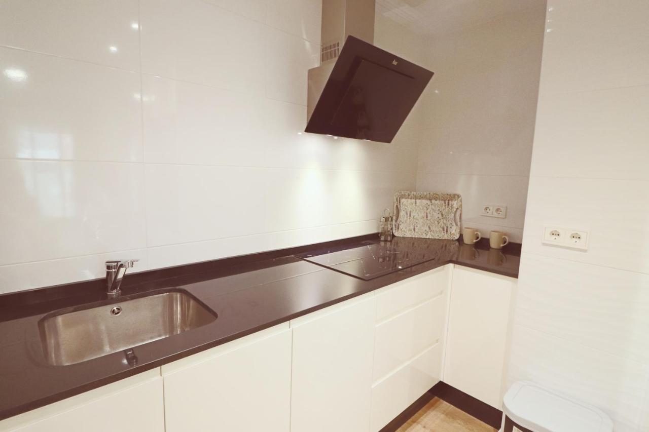 Poeta 2 Bedroom Apartment Фуeнхирола Екстериор снимка