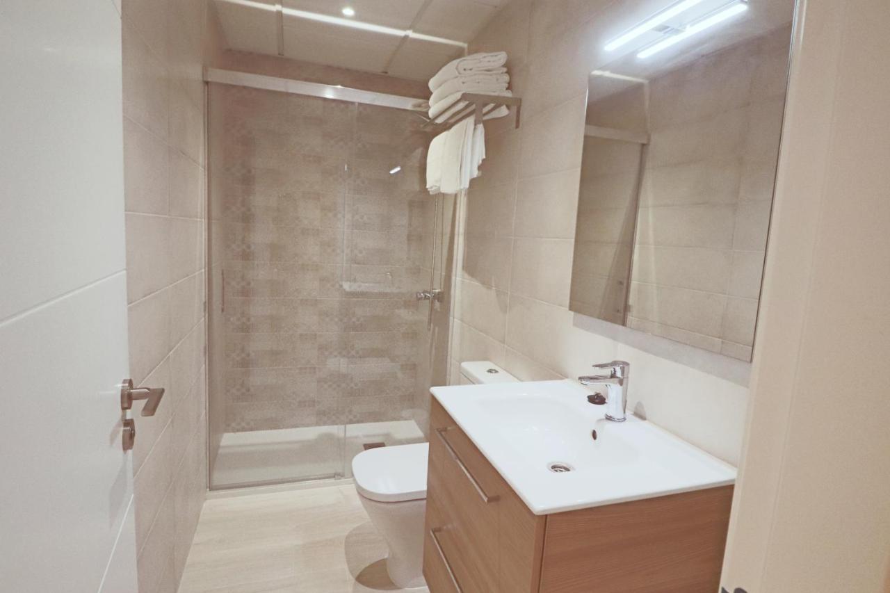 Poeta 2 Bedroom Apartment Фуeнхирола Екстериор снимка