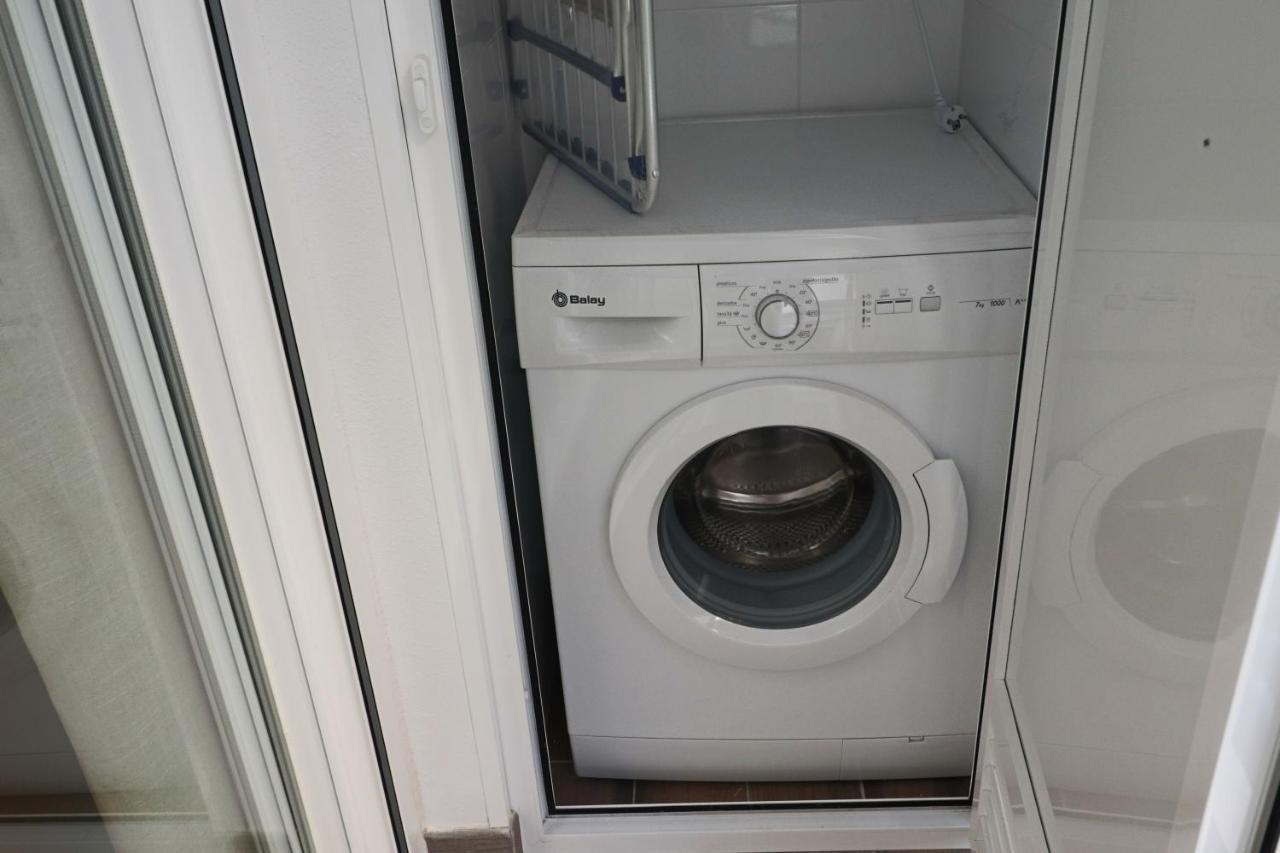 Poeta 2 Bedroom Apartment Фуeнхирола Екстериор снимка
