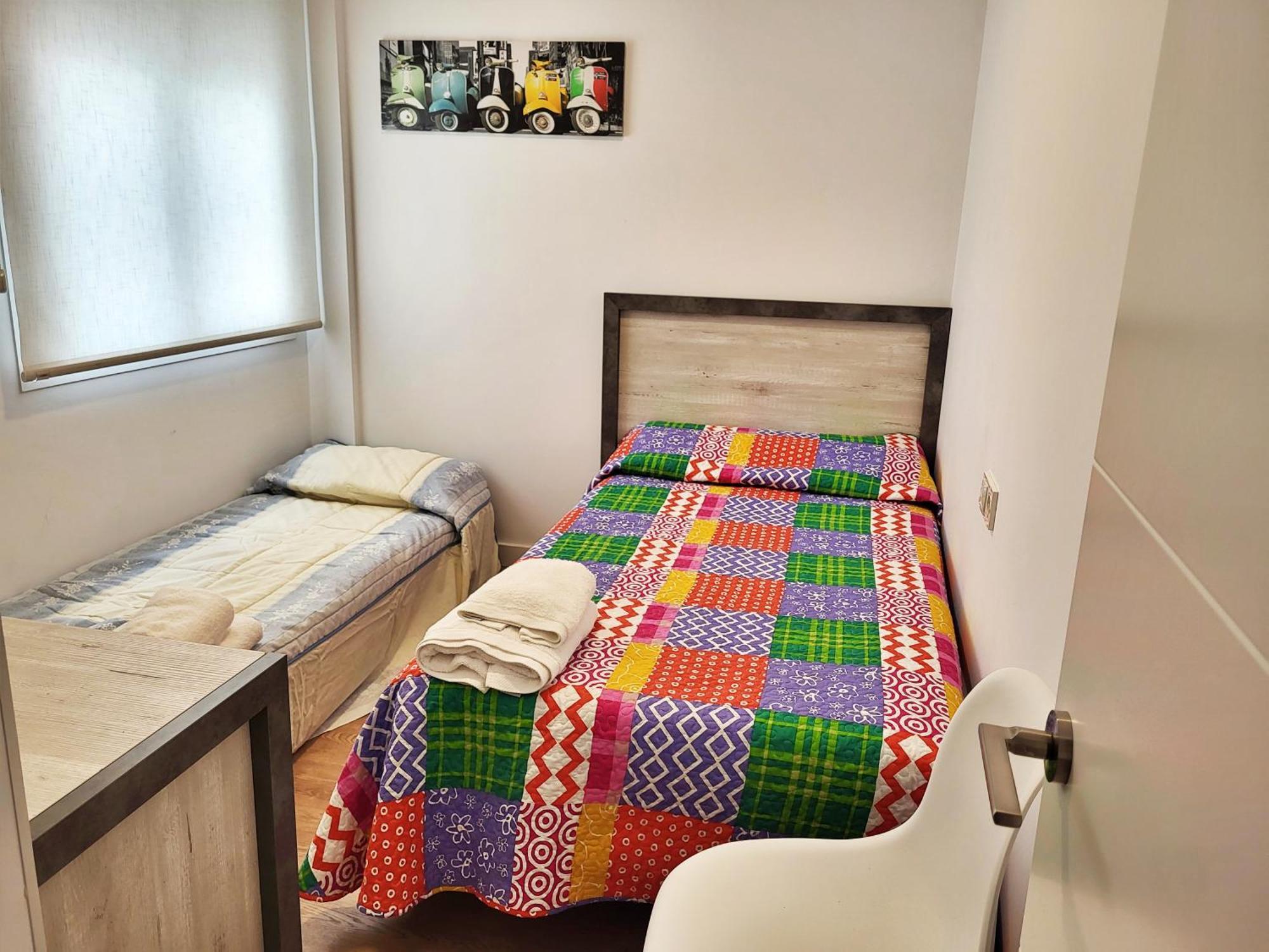 Poeta 2 Bedroom Apartment Фуeнхирола Екстериор снимка