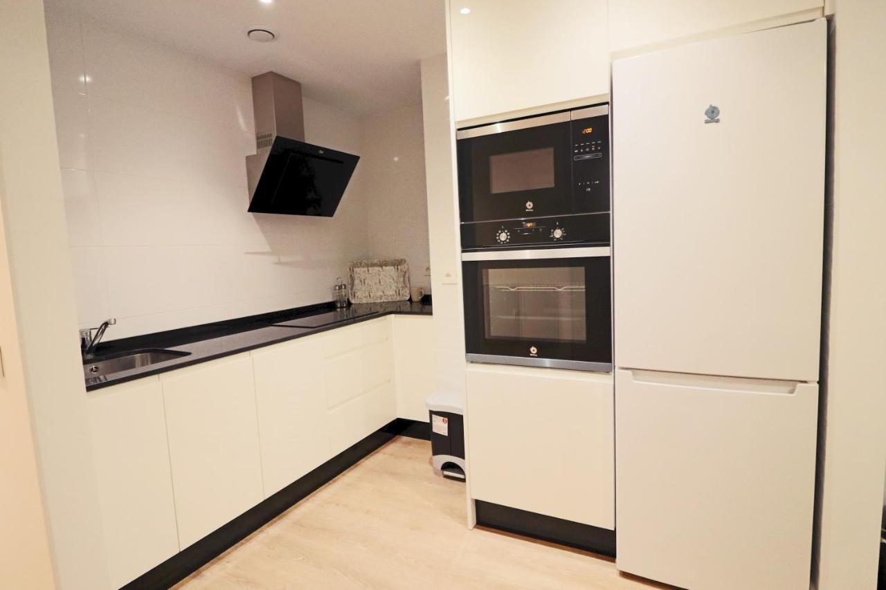 Poeta 2 Bedroom Apartment Фуeнхирола Екстериор снимка